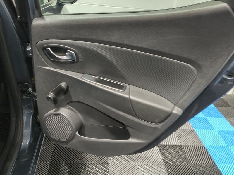 Used Renault Clio for sale - 76436137: Photo 17