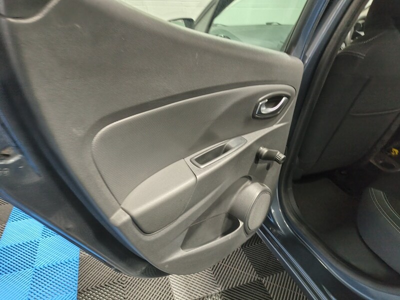 Used Renault Clio for sale - 76436137: Photo 19