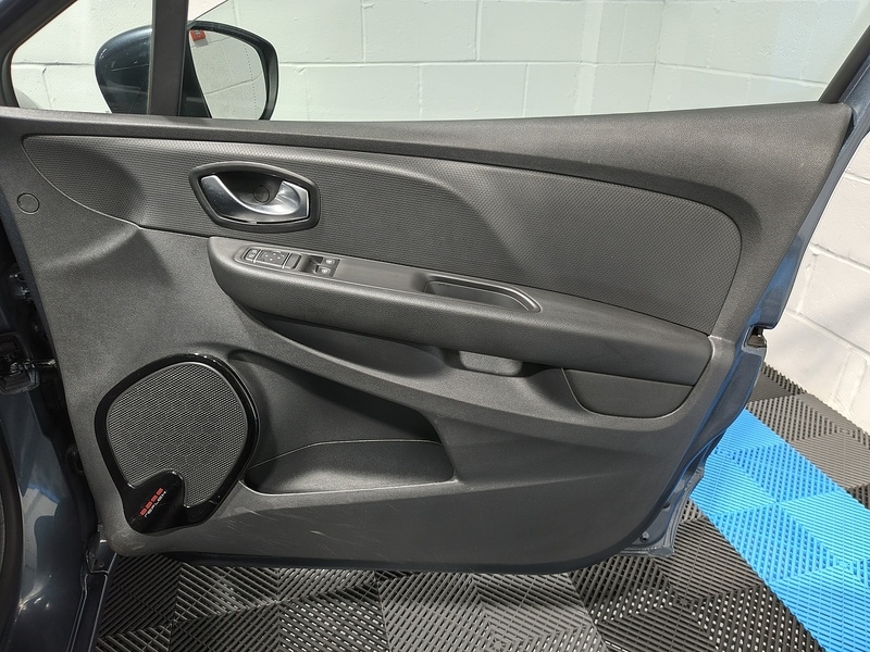 Used Renault Clio for sale - 76436137: Photo 25