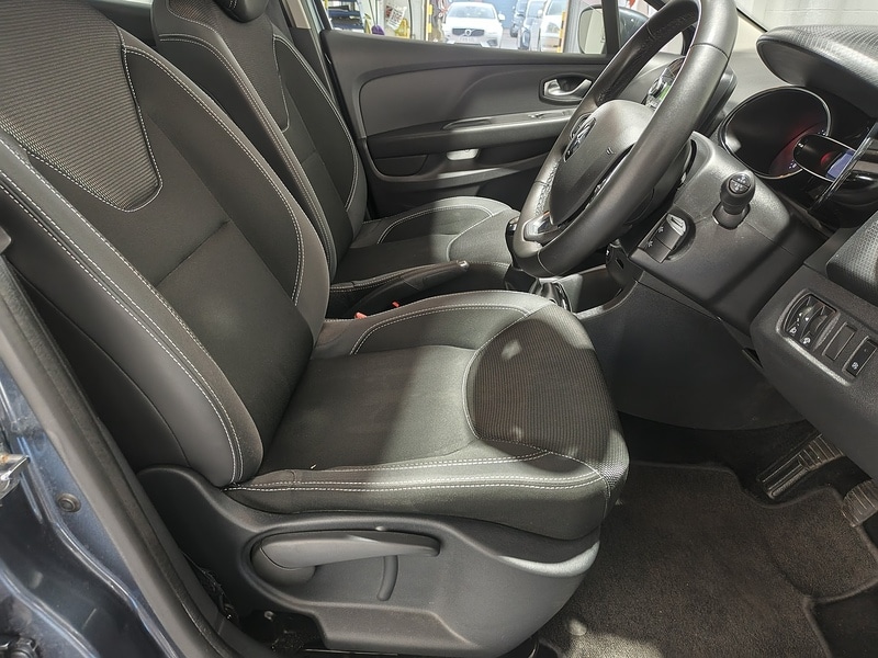 Used Renault Clio for sale - 76436137: Photo 28