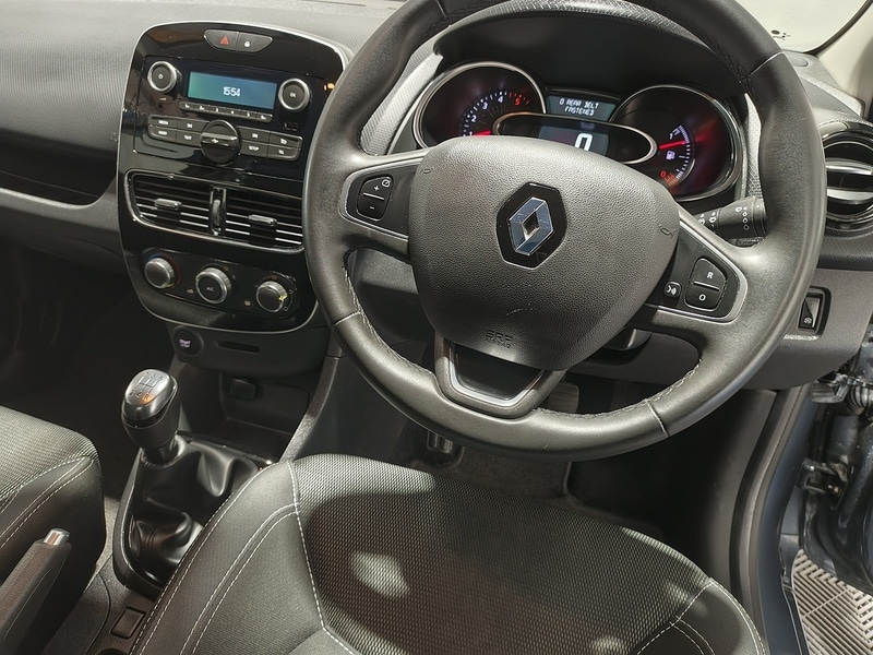 Used Renault Clio for sale - 76436137: Photo 30