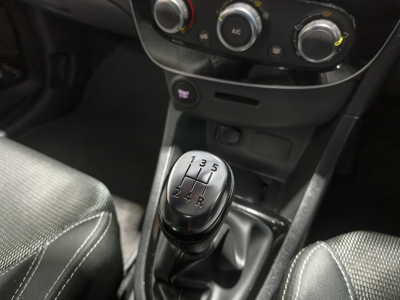 Used Renault Clio for sale - 76436137: Photo 32