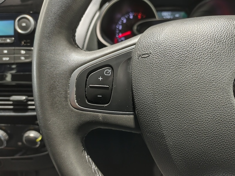 Used Renault Clio for sale - 76436137: Photo 34