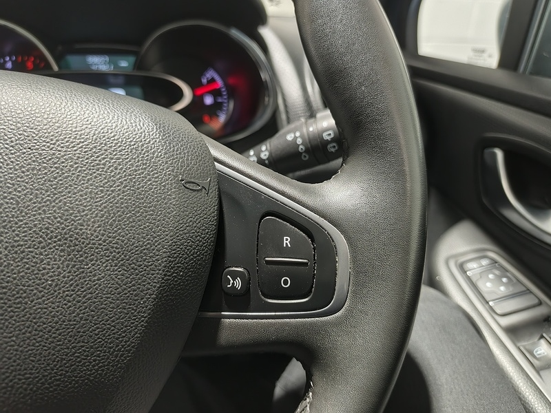 Used Renault Clio for sale - 76436137: Photo 35