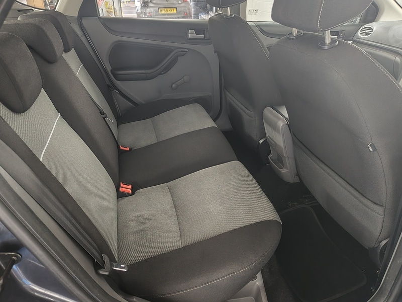 Used Ford Focus 2010 for sale - 76798876: Photo 14