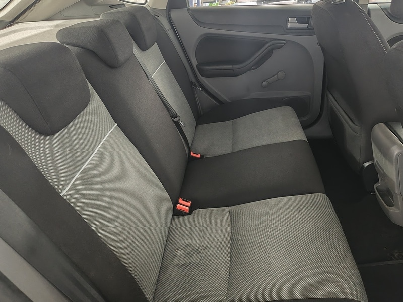 Used Ford Focus 2010 for sale - 76798876: Photo 15