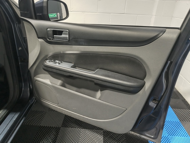 Used Ford Focus 2010 for sale - 76798876: Photo 18