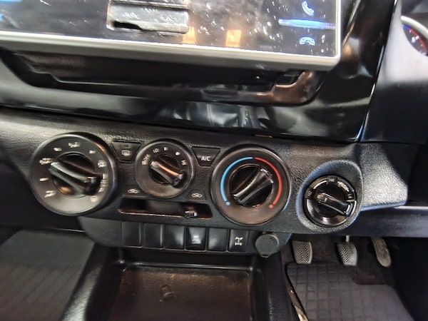 Used Toyota Hilux 2018 for sale - 76320162: Photo 27