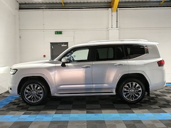 Used Toyota Land Cruiser 2023 for sale - 79433949: Photo