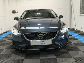Used Volvo V40 2018 for sale - 79595533: Photo
