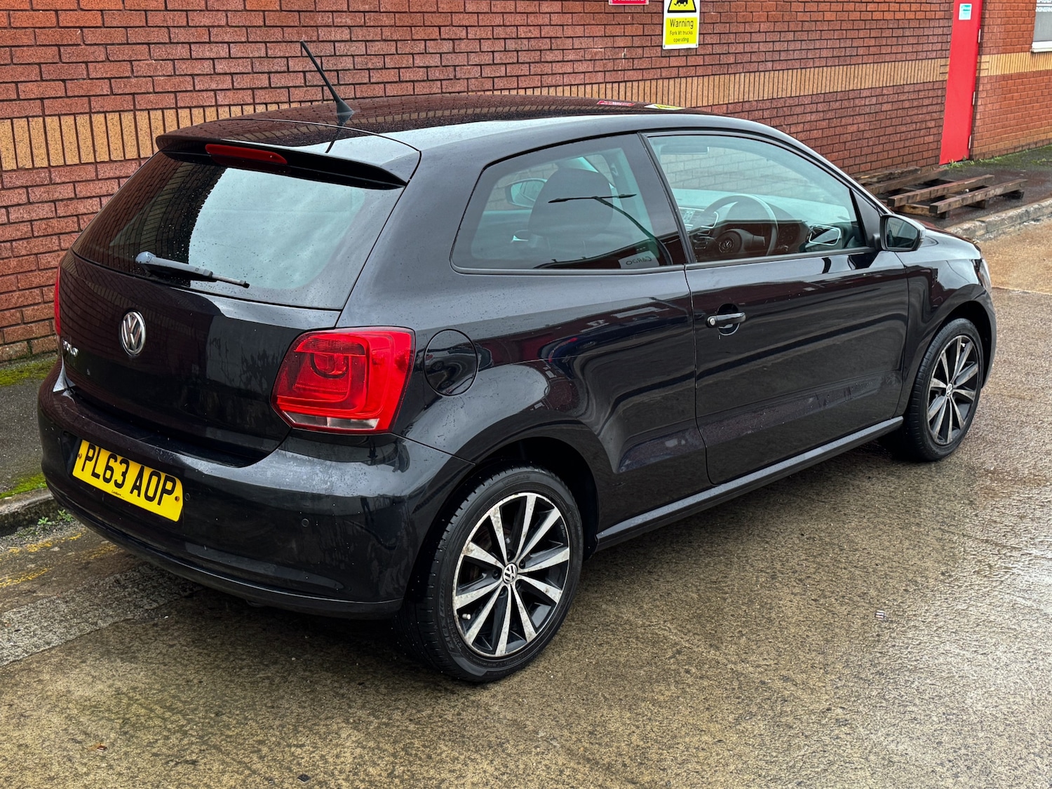 Used Volkswagen Polo 2014 for sale - 77041022: Photo 2