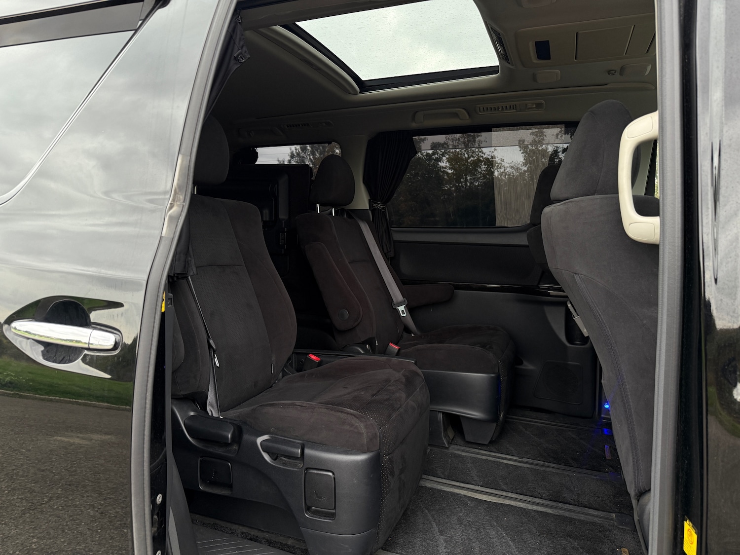 Used Toyota Vellfire 2011 for sale - 76312550: Photo 10