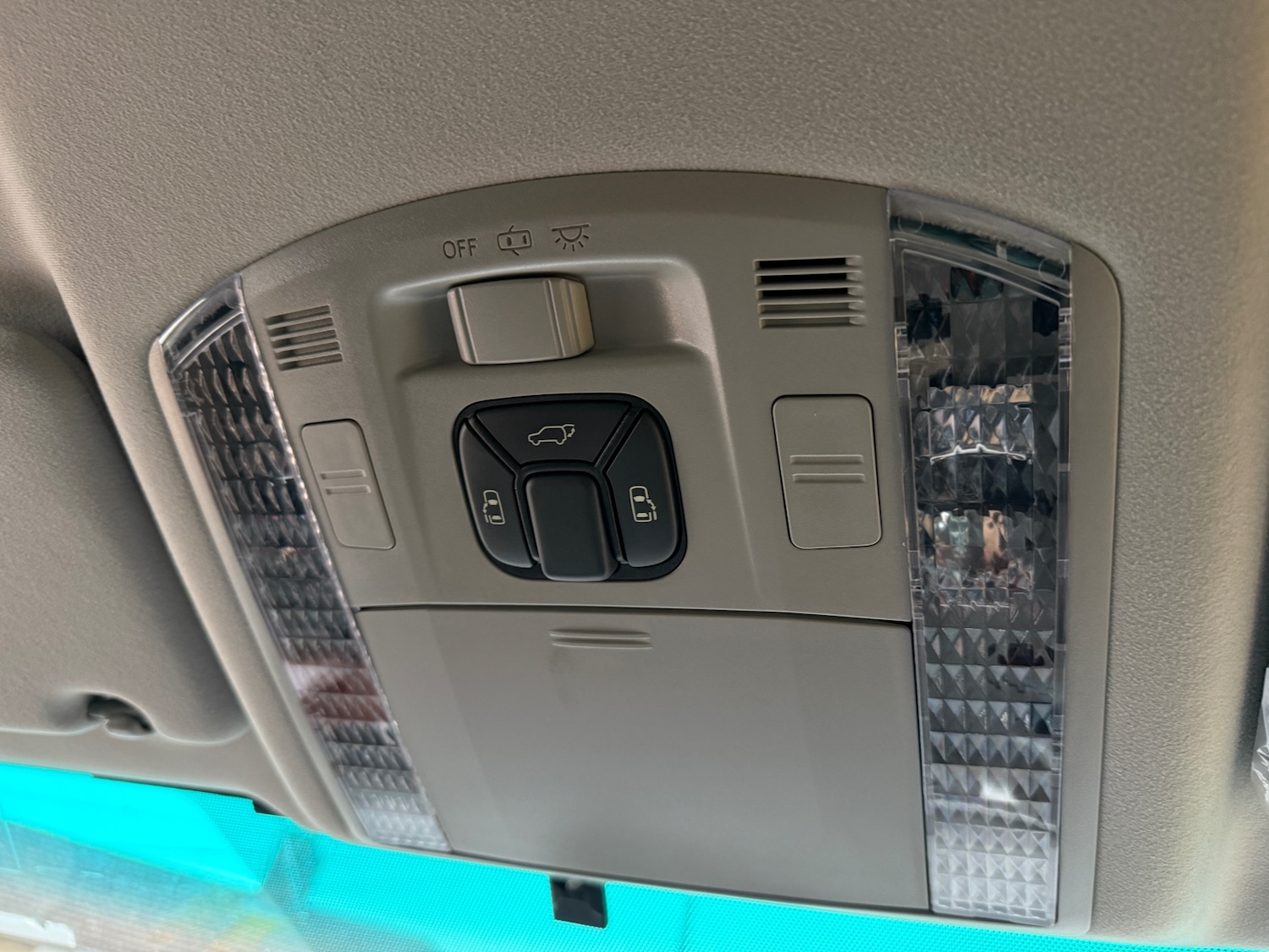 Used Toyota Vellfire 2011 for sale - 76312550: Photo 17