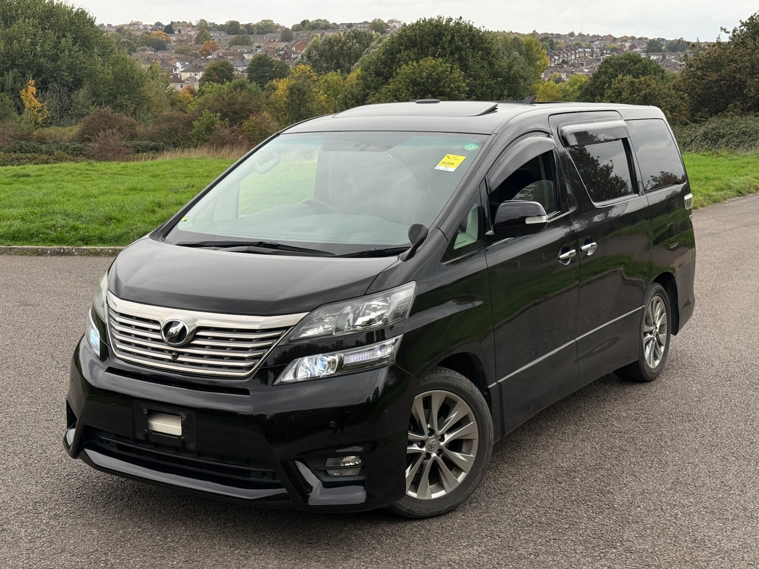 Used Toyota Vellfire 2011 for sale - 76312550: Photo 2