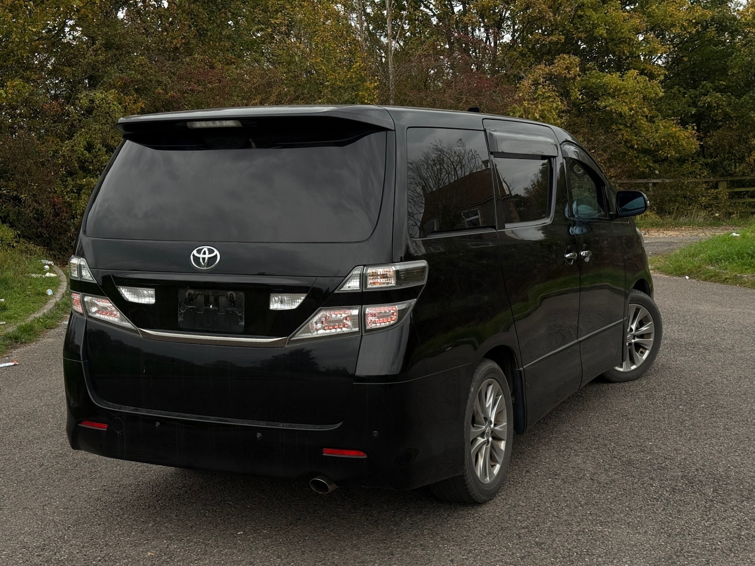 Used Toyota Vellfire 2011 for sale - 76312550: Photo 3