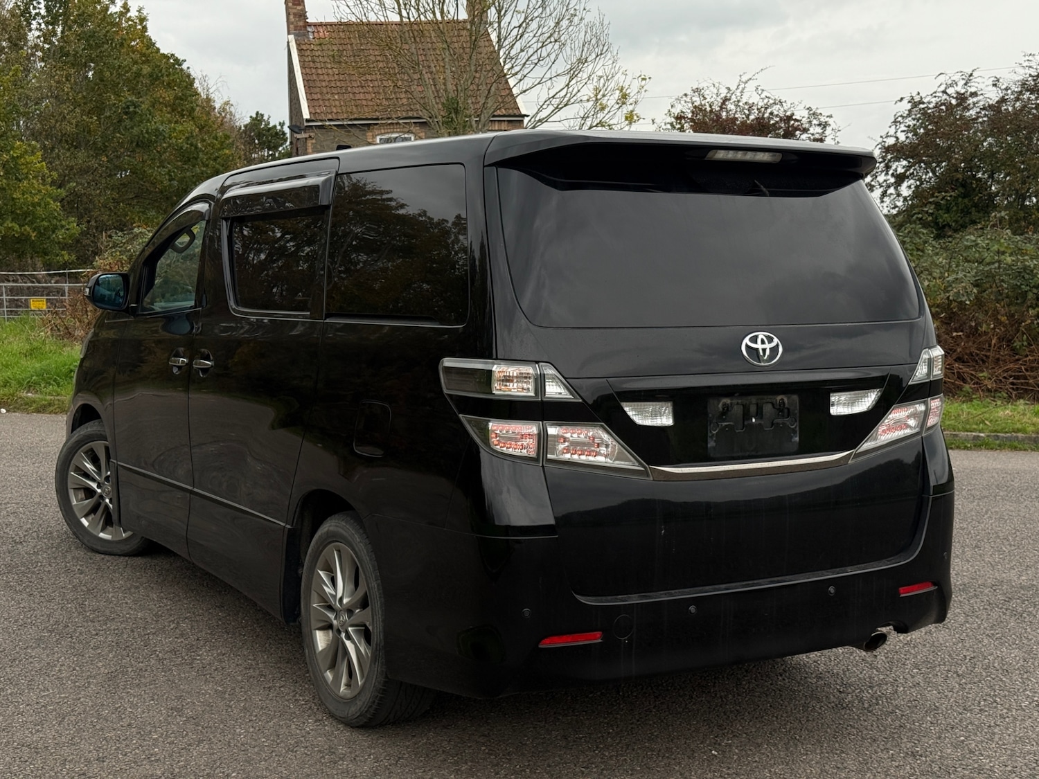 Used Toyota Vellfire 2011 for sale - 76312550: Photo 4