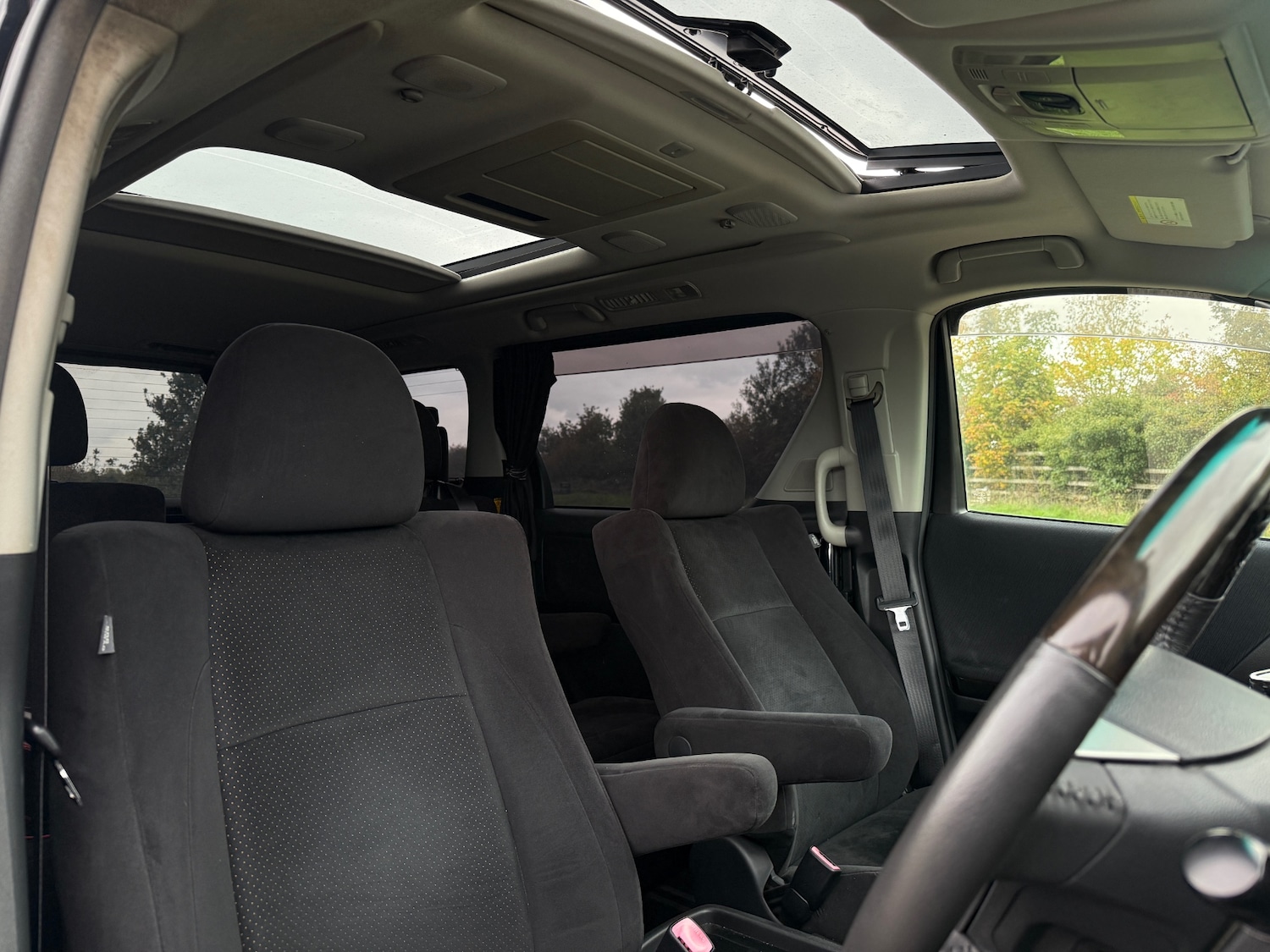 Used Toyota Vellfire 2011 for sale - 76312550: Photo 9