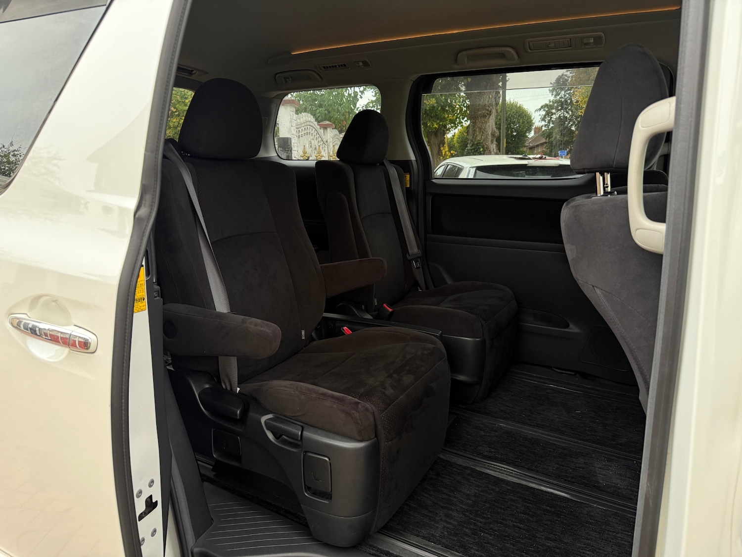 Used Toyota Vellfire 2010 for sale - 76317468: Photo 8