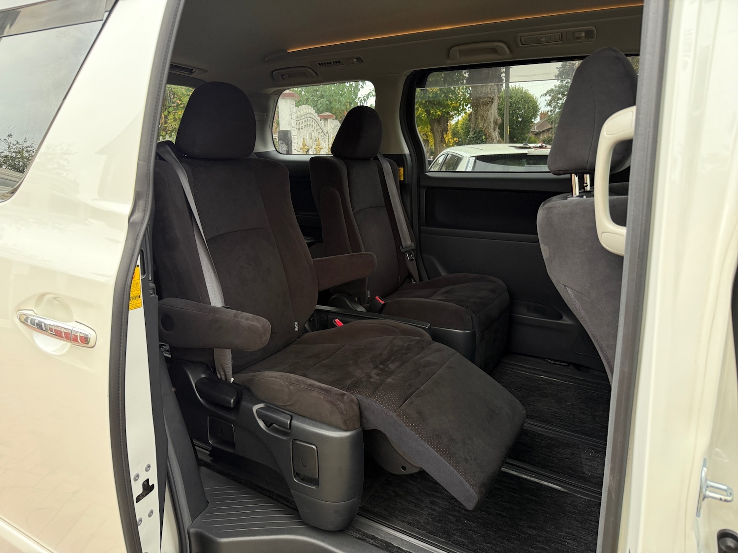 Used Toyota Vellfire 2010 for sale - 76317468: Photo 9