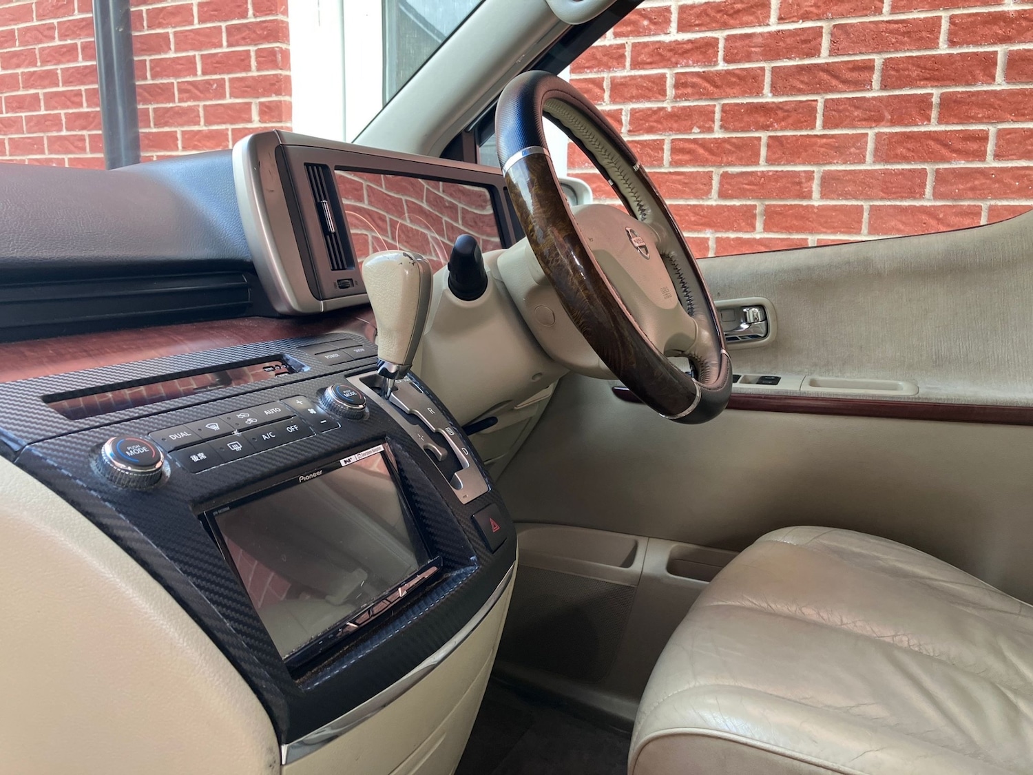 Used Nissan Elgrand 2005 for sale - 77880824: Photo 10