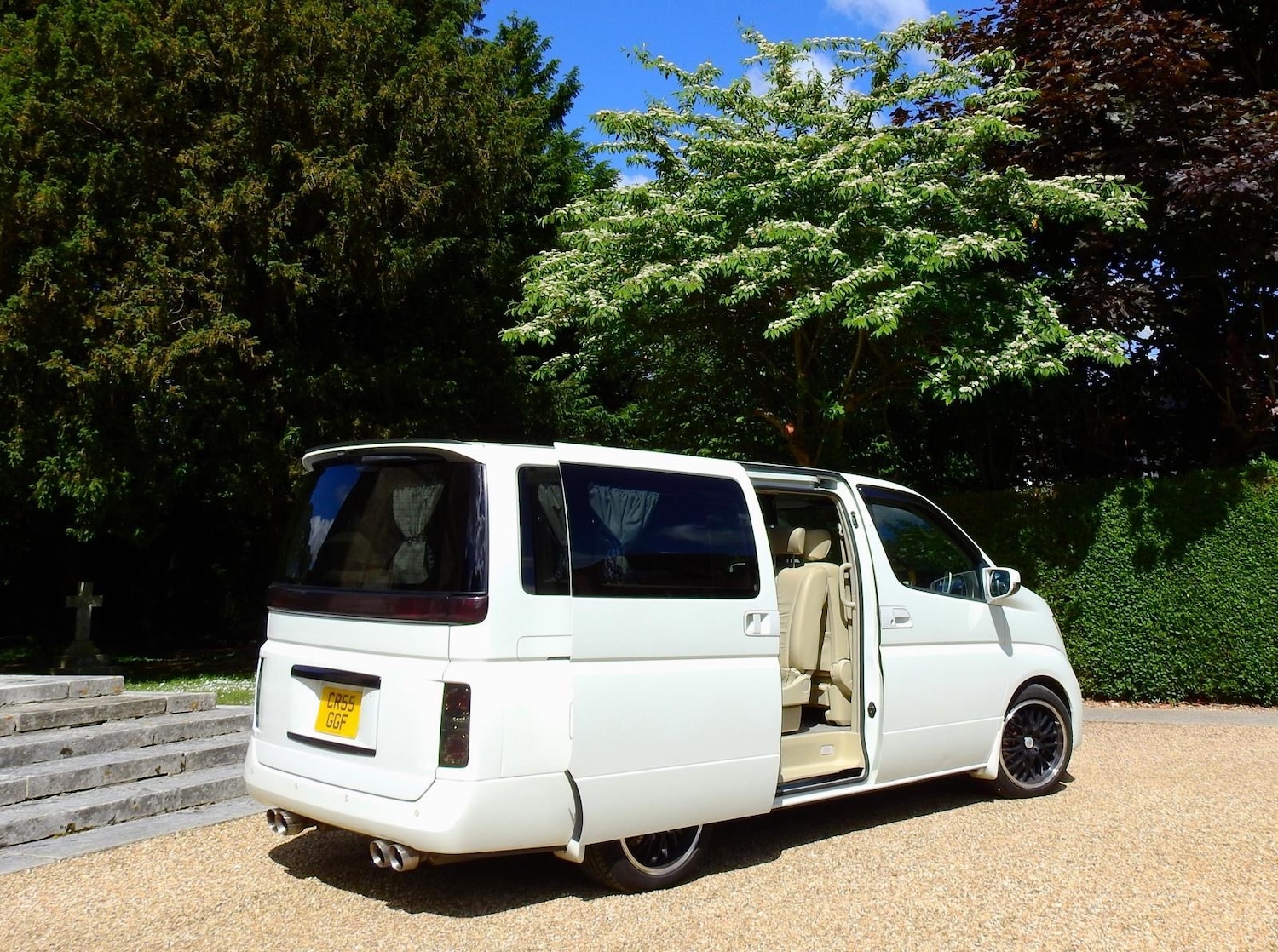 Used Nissan Elgrand 2005 for sale - 77880824: Photo 4