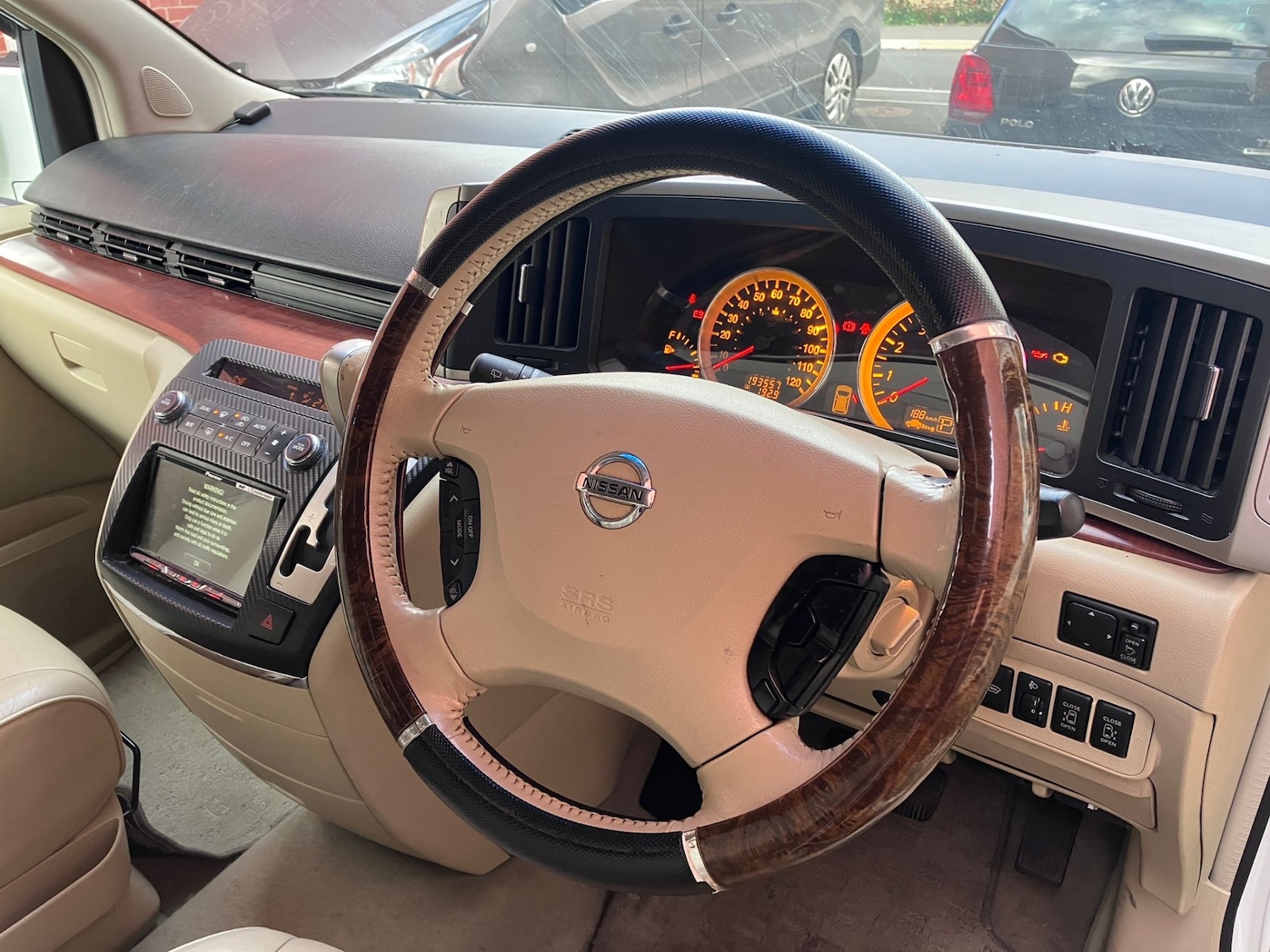 Used Nissan Elgrand 2005 for sale - 77880824: Photo 8