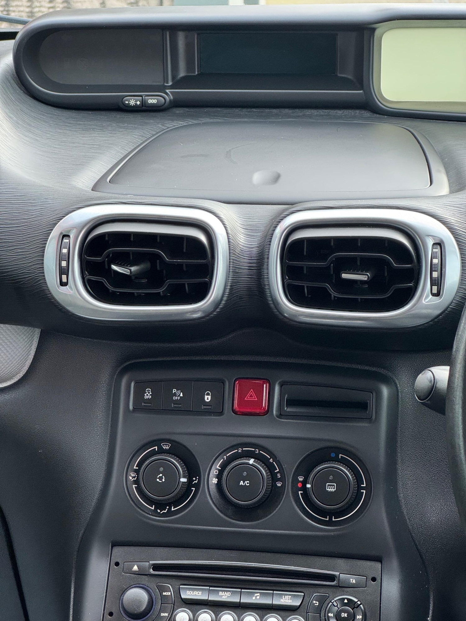 Used Citroen C3 Picasso 2016 for sale - 77709968: Photo 15