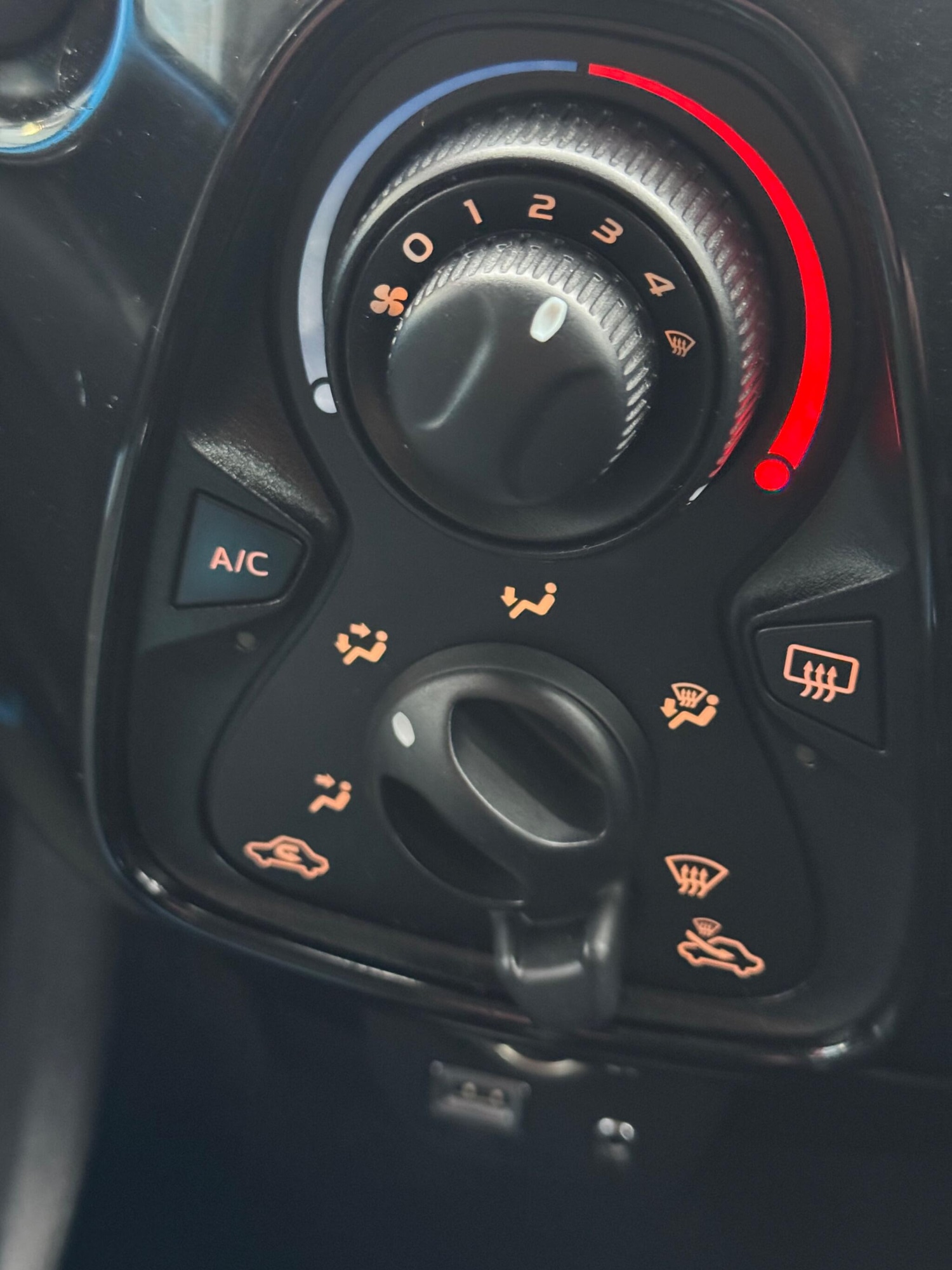 Used Toyota AYGO 2015 for sale - 77425717: Photo 24