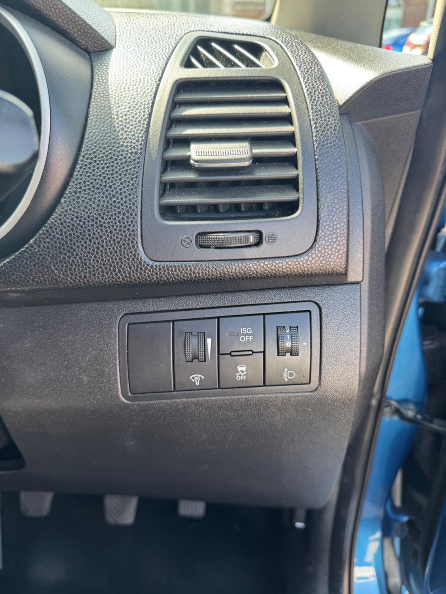 Kia Venga (11) - 1.4 CRDi EcoDynamics 2 Euro 5 (s/s) 5dr - Image 18