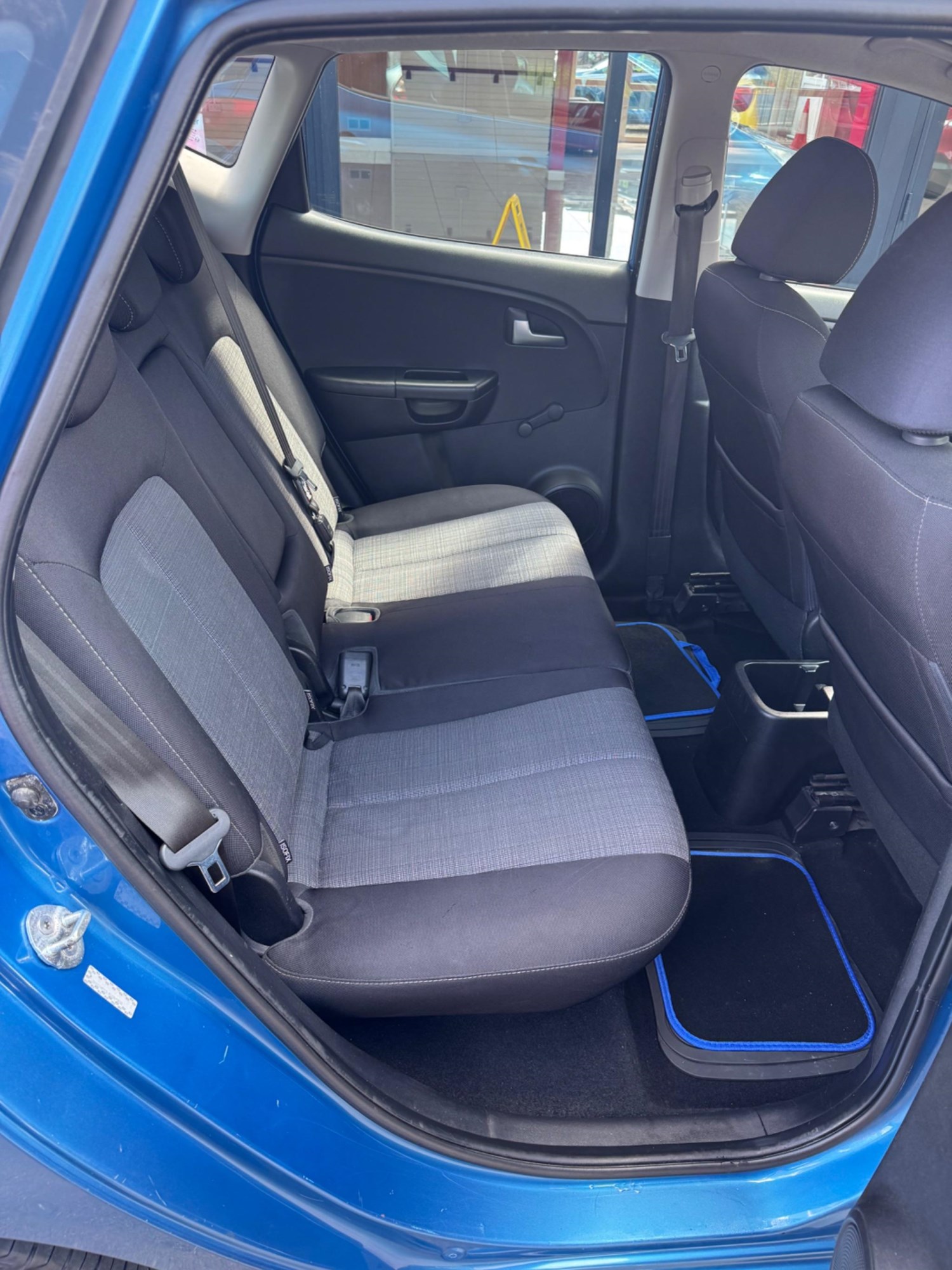 Kia Venga (11) - 1.4 CRDi EcoDynamics 2 Euro 5 (s/s) 5dr - Image 9