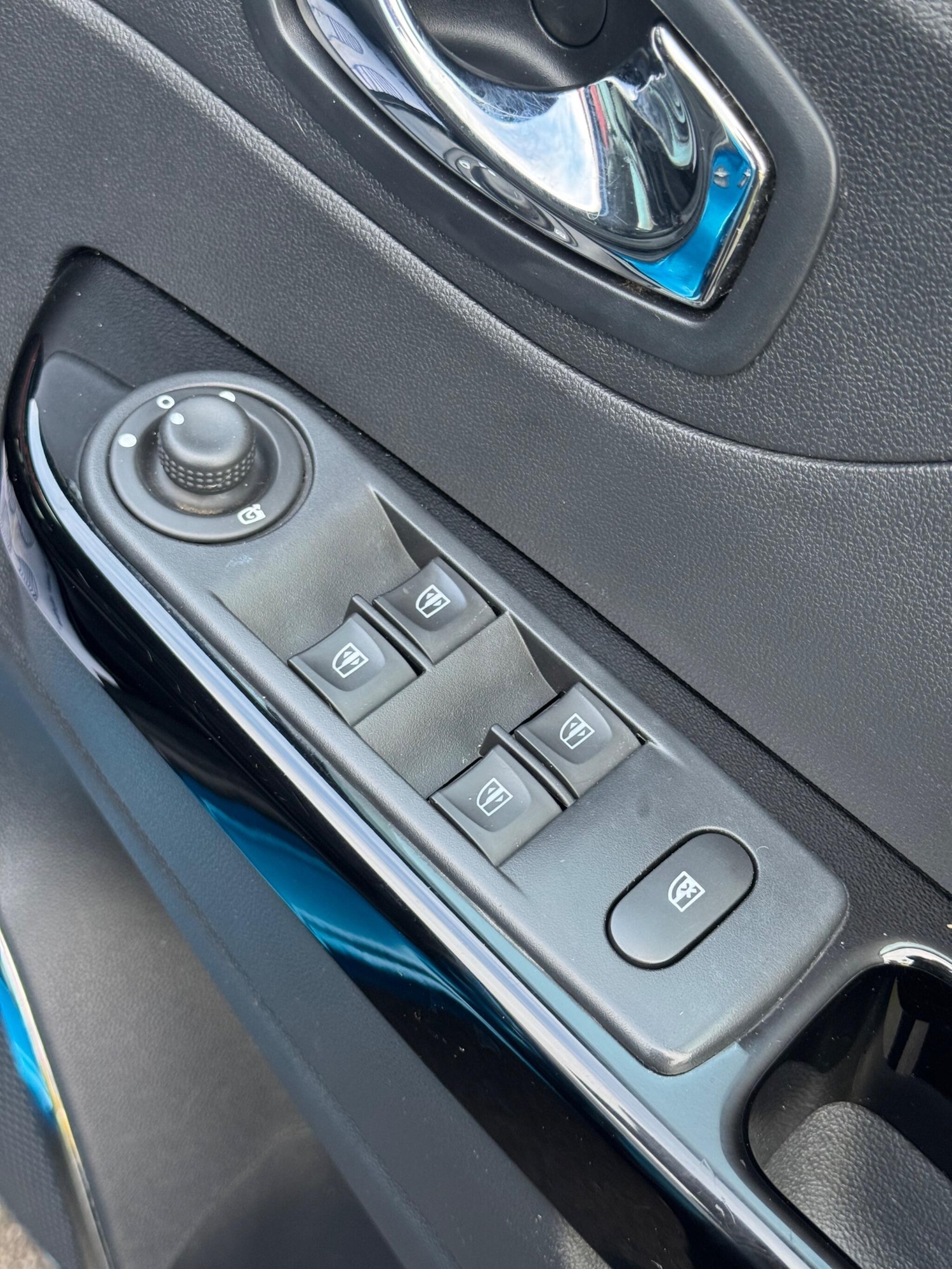 Used Renault Captur 2017 for sale - 76866209: Photo 17