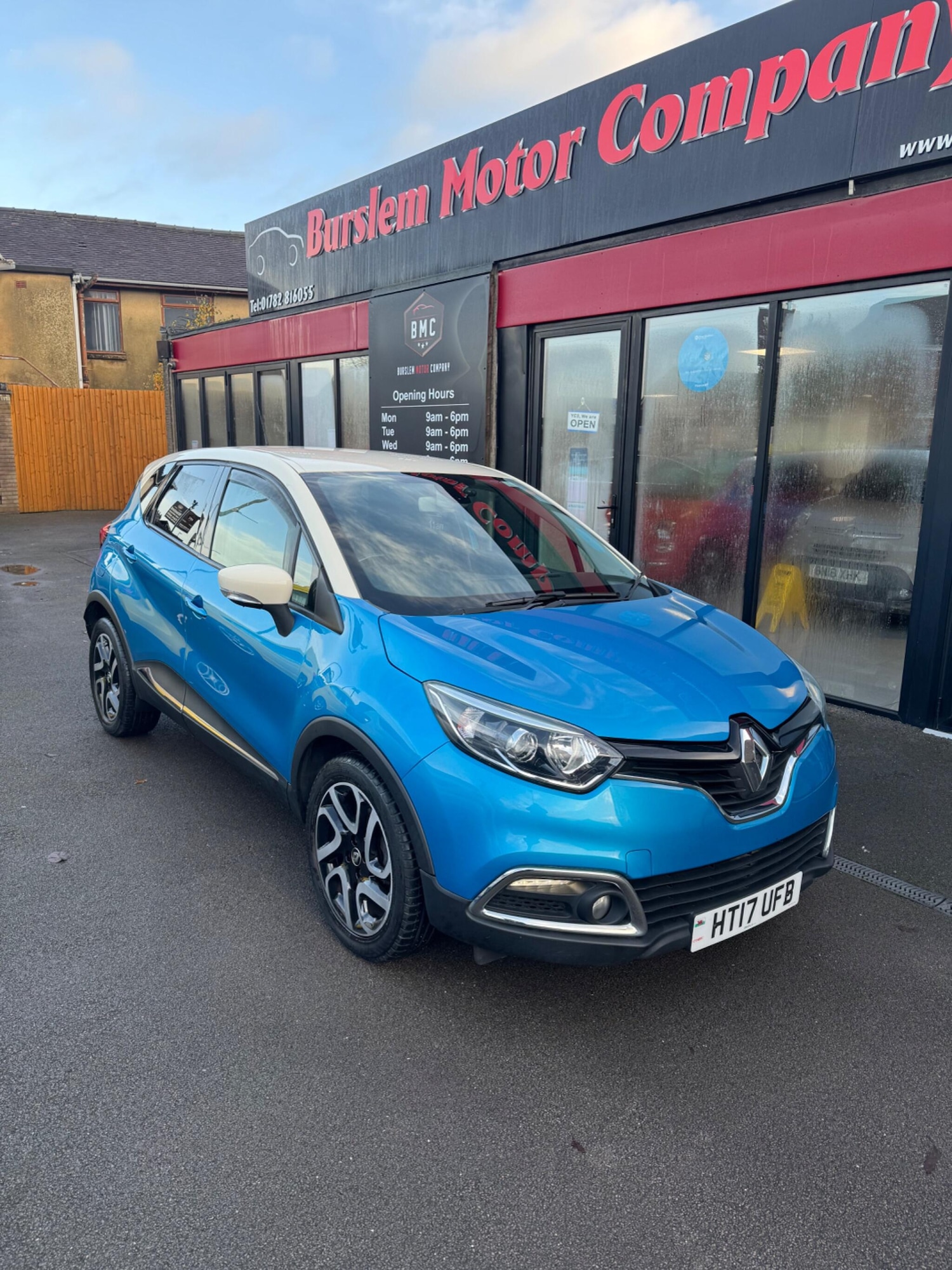 Used Renault Captur 2017 for sale - 76866209: Photo 2