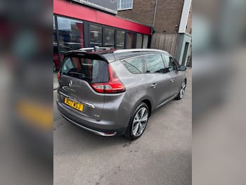Used Renault Grand Scenic 2017 for sale - 79820296: Photo