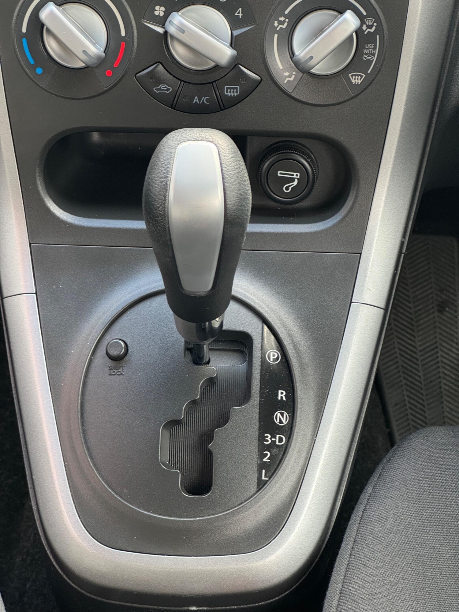 Used Suzuki Splash 2009 for sale - 77637410: Photo 15