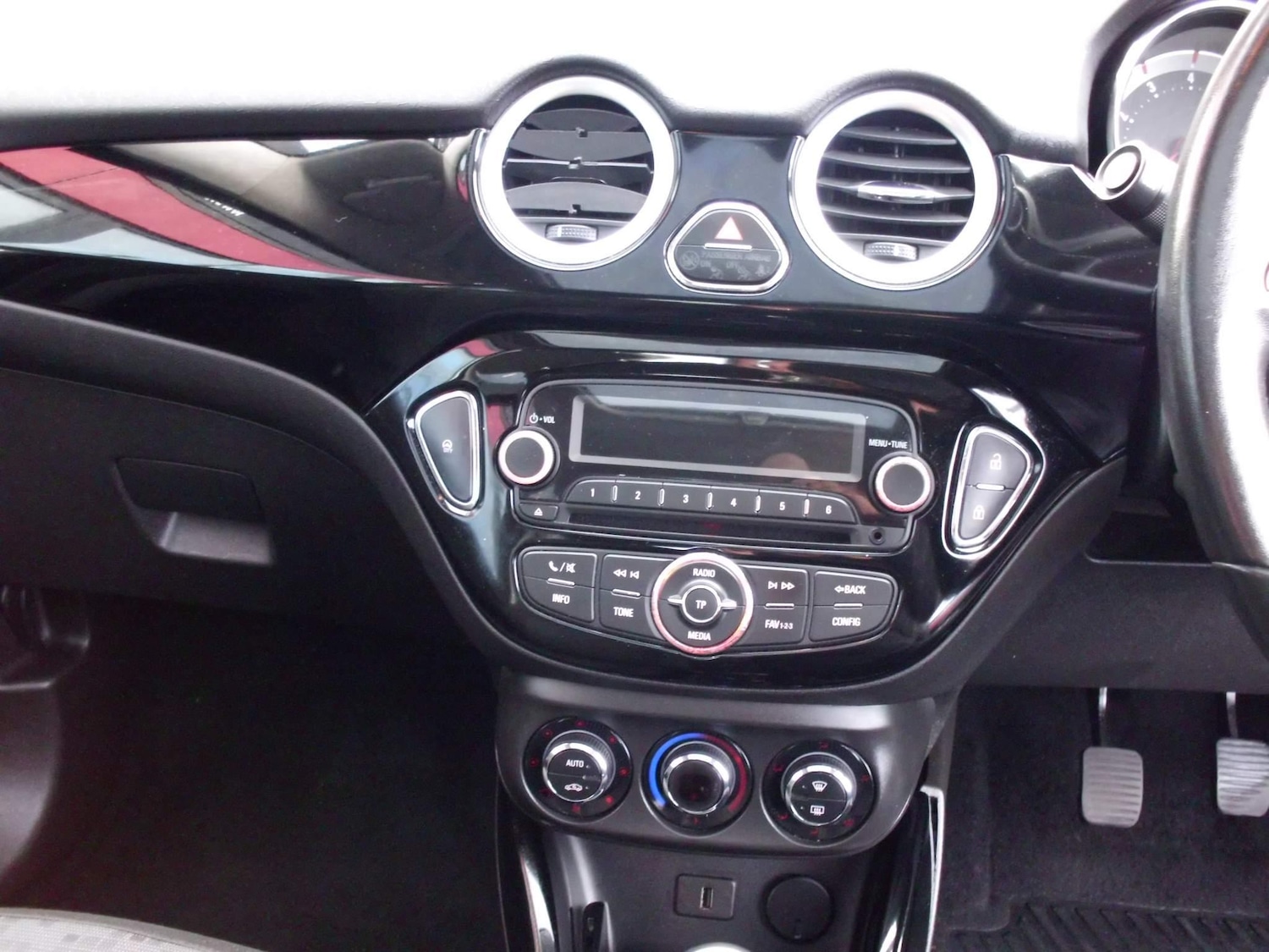 Used Vauxhall ADAM 2017 for sale - 76988829: Photo 16