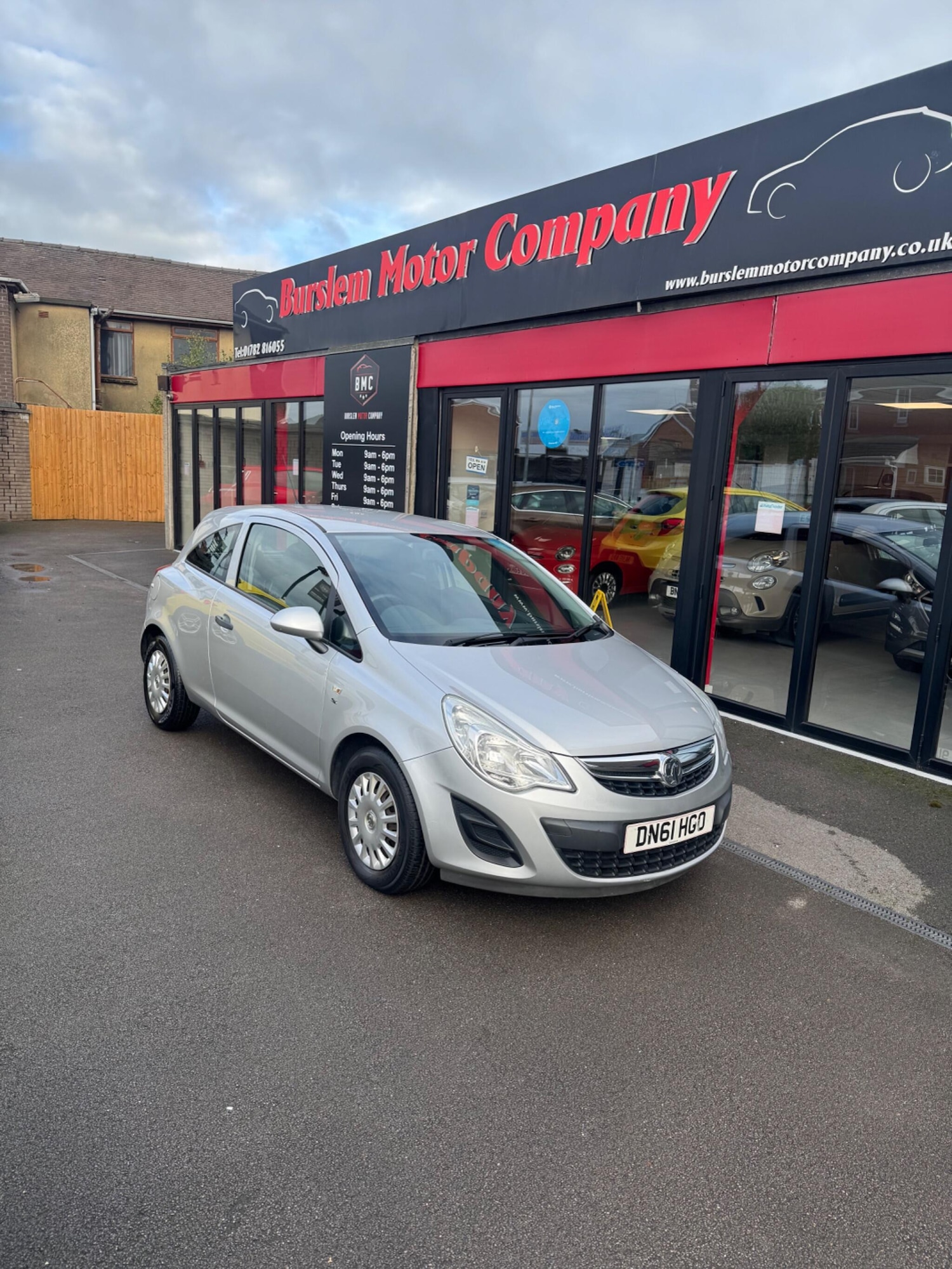 Used Vauxhall Corsa 2011 for sale - 76592702: Photo 1