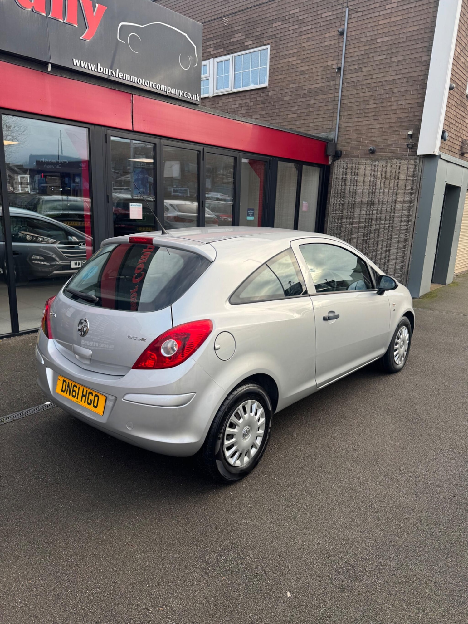 Used Vauxhall Corsa 2011 for sale - 76592702: Photo 3