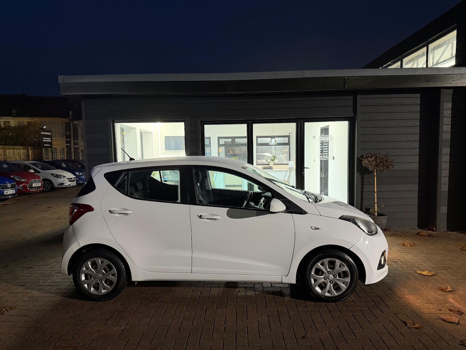 Used Hyundai i10 2014 for sale - 76592591: Photo 2