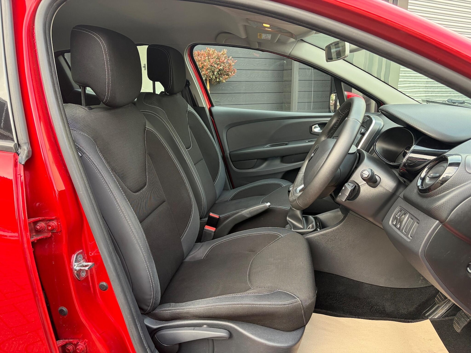 Used Renault Clio 2017 for sale - 76377259: Photo 11