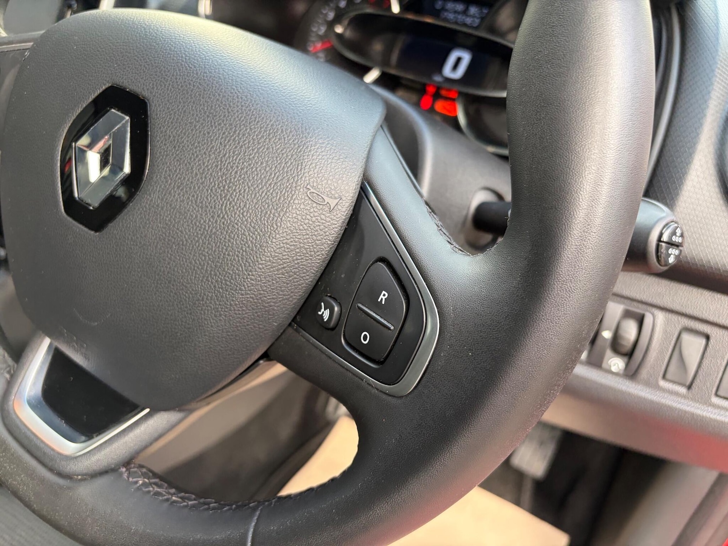 Used Renault Clio 2017 for sale - 76377259: Photo 19