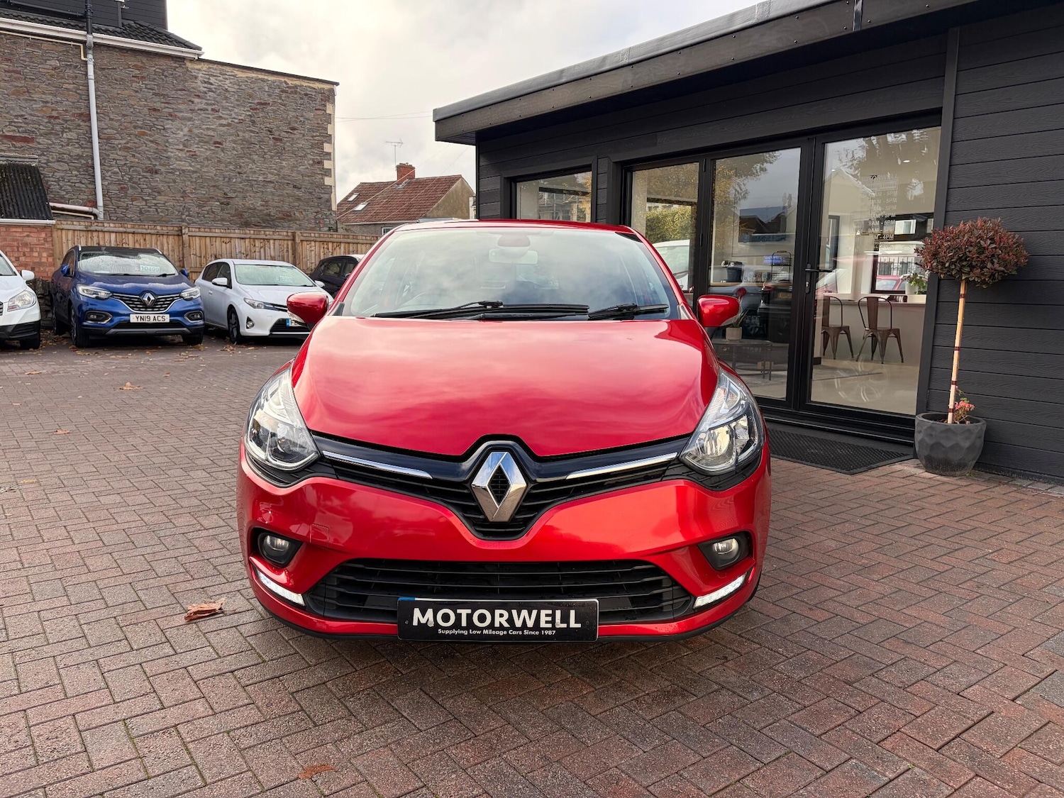 Used Renault Clio 2017 for sale - 76377259: Photo 2