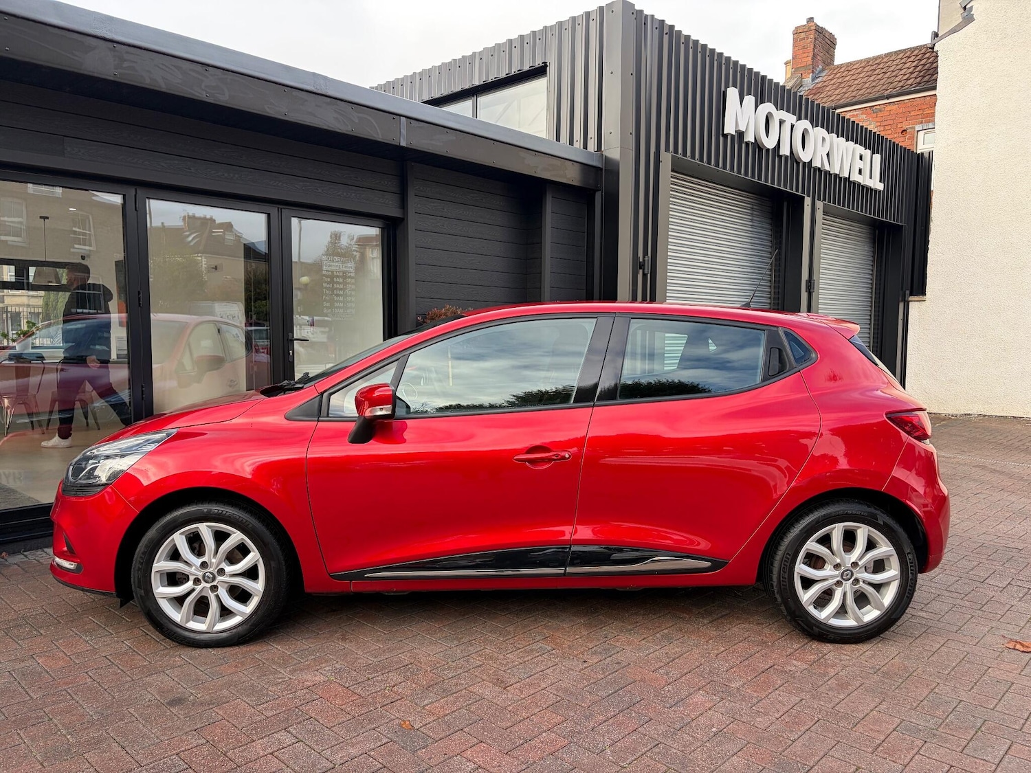Used Renault Clio 2017 for sale - 76377259: Photo 9