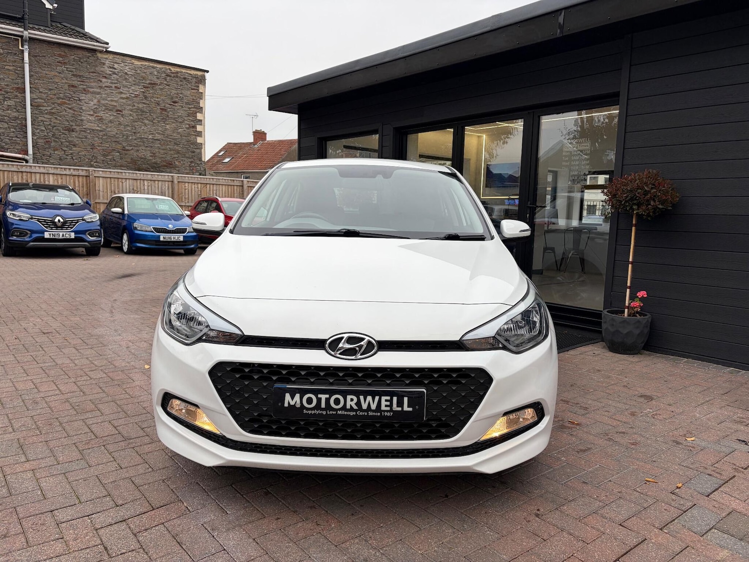 Used Hyundai i20 2016 for sale - 76348860: Photo 2