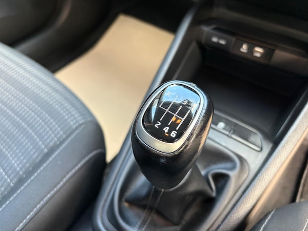 Used Kia Stonic 2018 for sale - 76175335: Photo 22