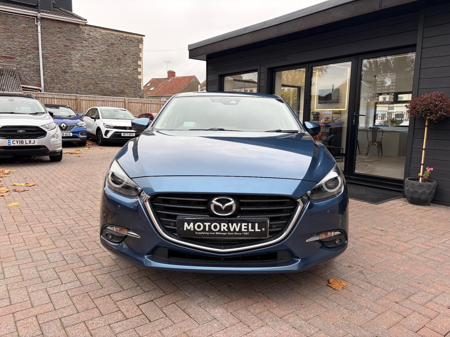 Used Mazda Mazda3 2017 for sale - 76522484: Photo 2