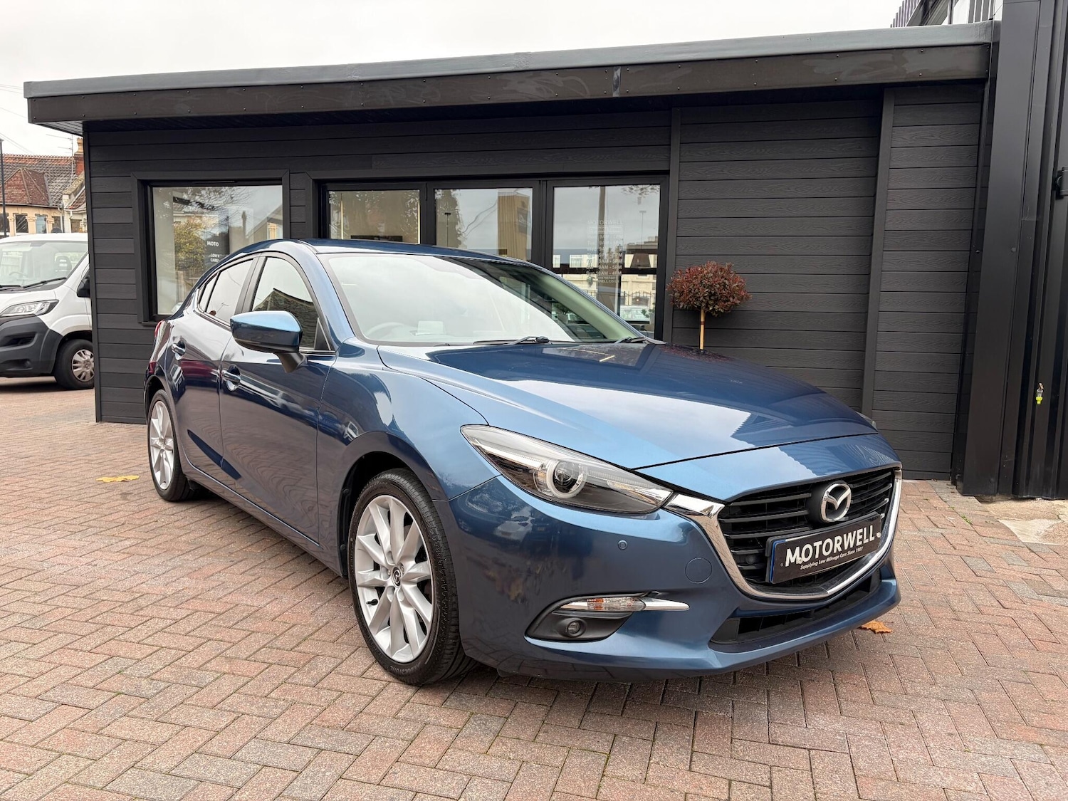 Used Mazda Mazda3 2017 for sale - 76522484: Photo 4