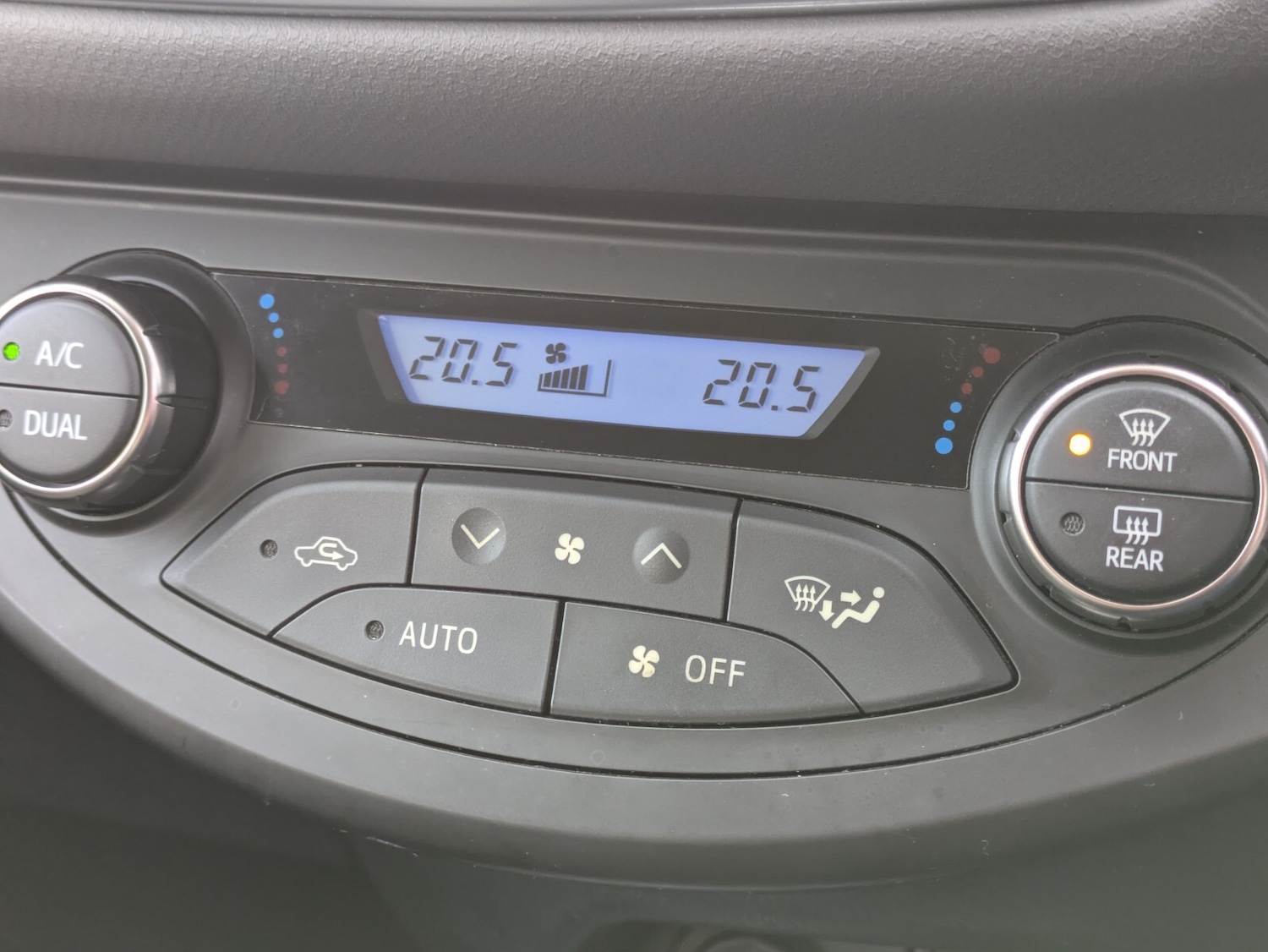 Used Toyota Yaris 2014 for sale - 76544496: Photo 34