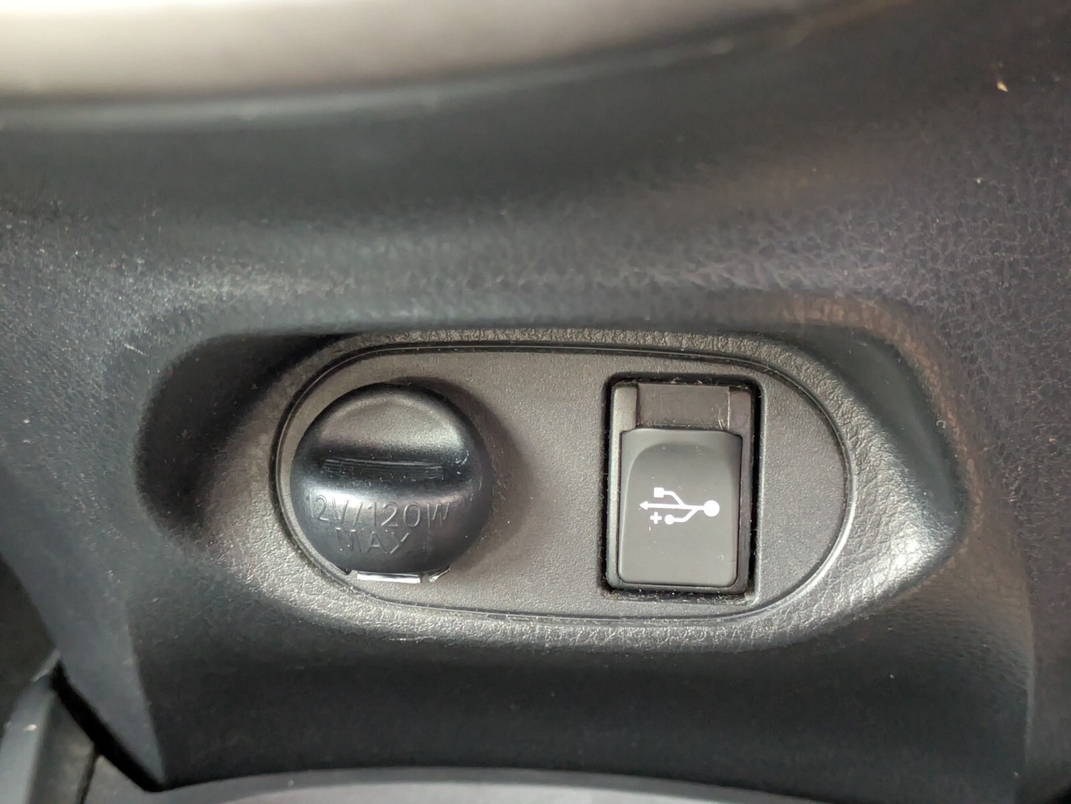 Used Toyota Yaris 2014 for sale - 76544496: Photo 35