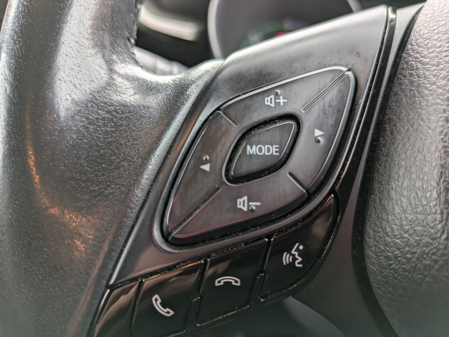 Used Toyota C-HR 2023 for sale - 76971509: Photo 30