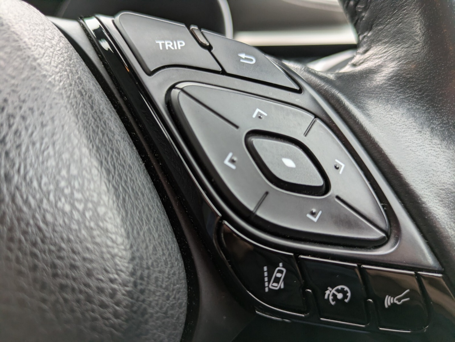 Used Toyota C-HR 2023 for sale - 76971509: Photo 31